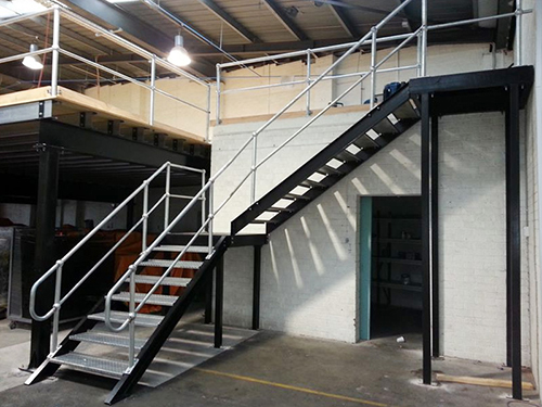 Thiết kế cầu thang: Thiết kế cầu thang là một phần quan trọng trong không gian sống của bạn. Chúng tôi luôn tập trung vào sự tinh tế trong thiết kế cầu thang để mang đến cho bạn không gian sống hiện đại và tiện nghi.